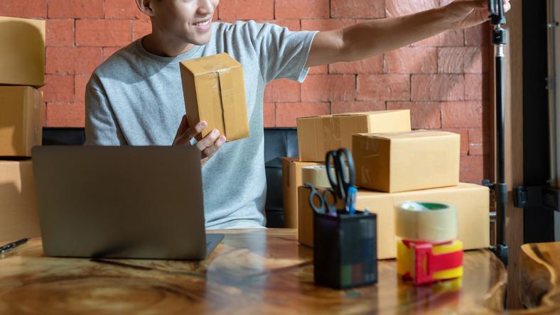 疯狂小杨哥回归直播,销售额或达1亿